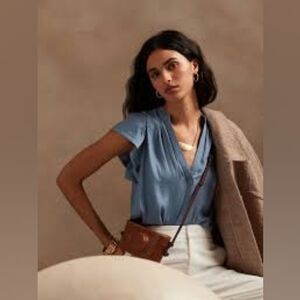 NWT Banana Republic Ruffle-Sleeve Top Size Medium Vintage Blue Color